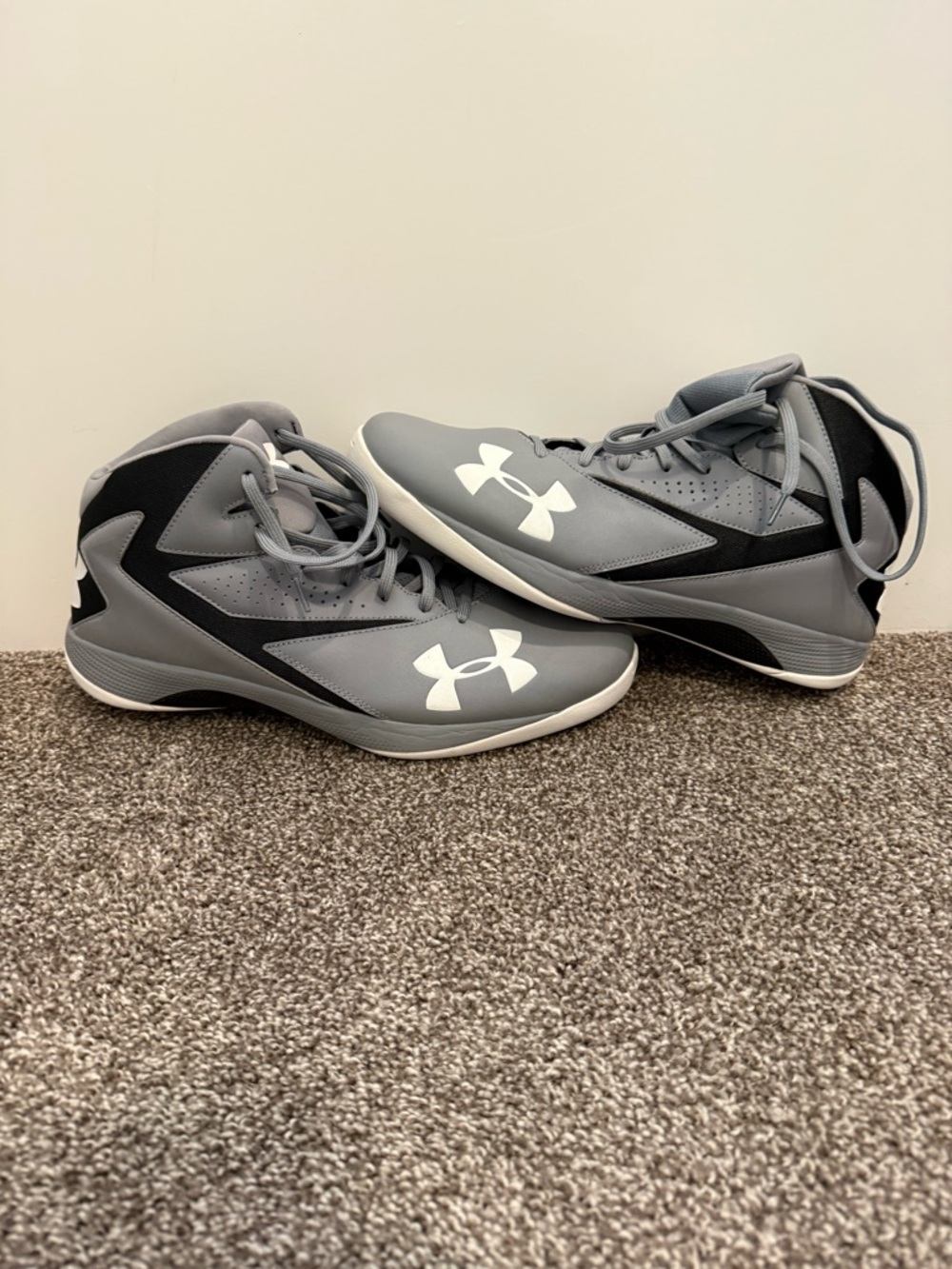 Under Armour basketball shoes - size 15 - Picture 6 of 7